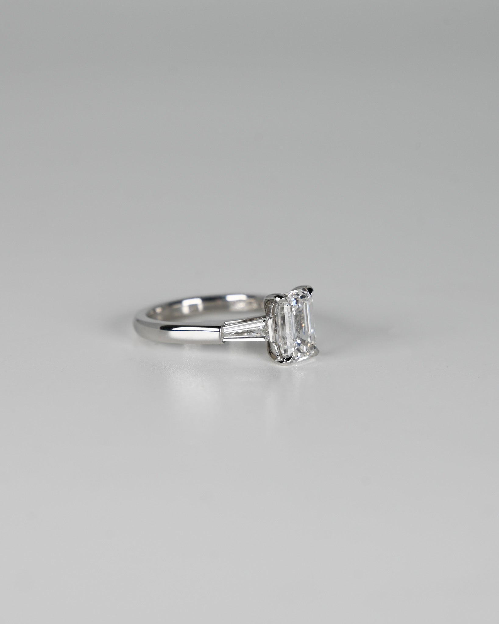 AG.32 | 2ct Emerald Cut Engagement Ring