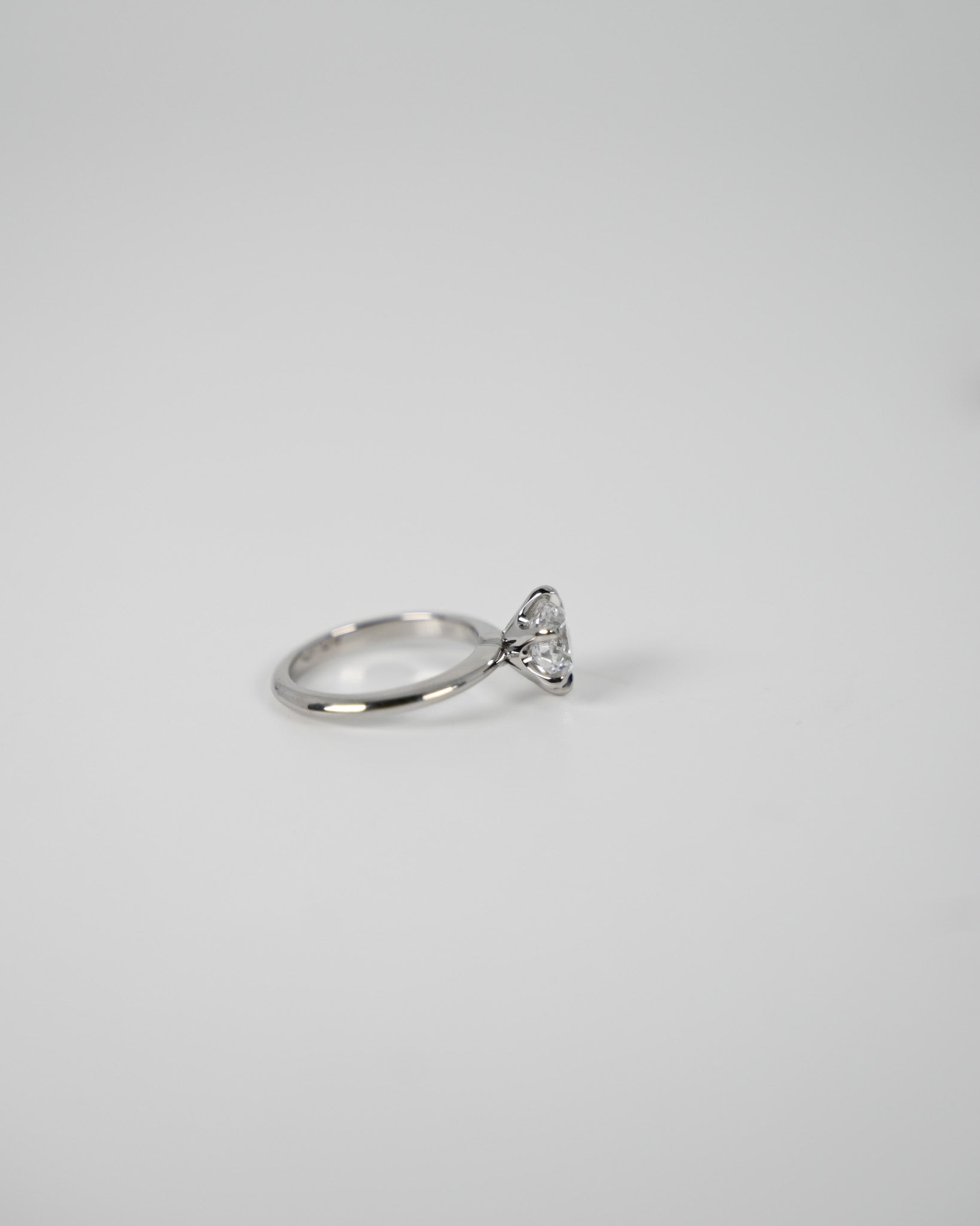 2ct Round Brilliant Cut Diamond Solitaire | Platinum
