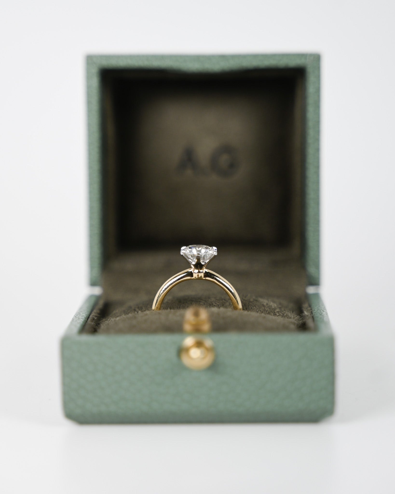 AG.05 | 1.5ct Round Brilliant Cut Engagement Ring