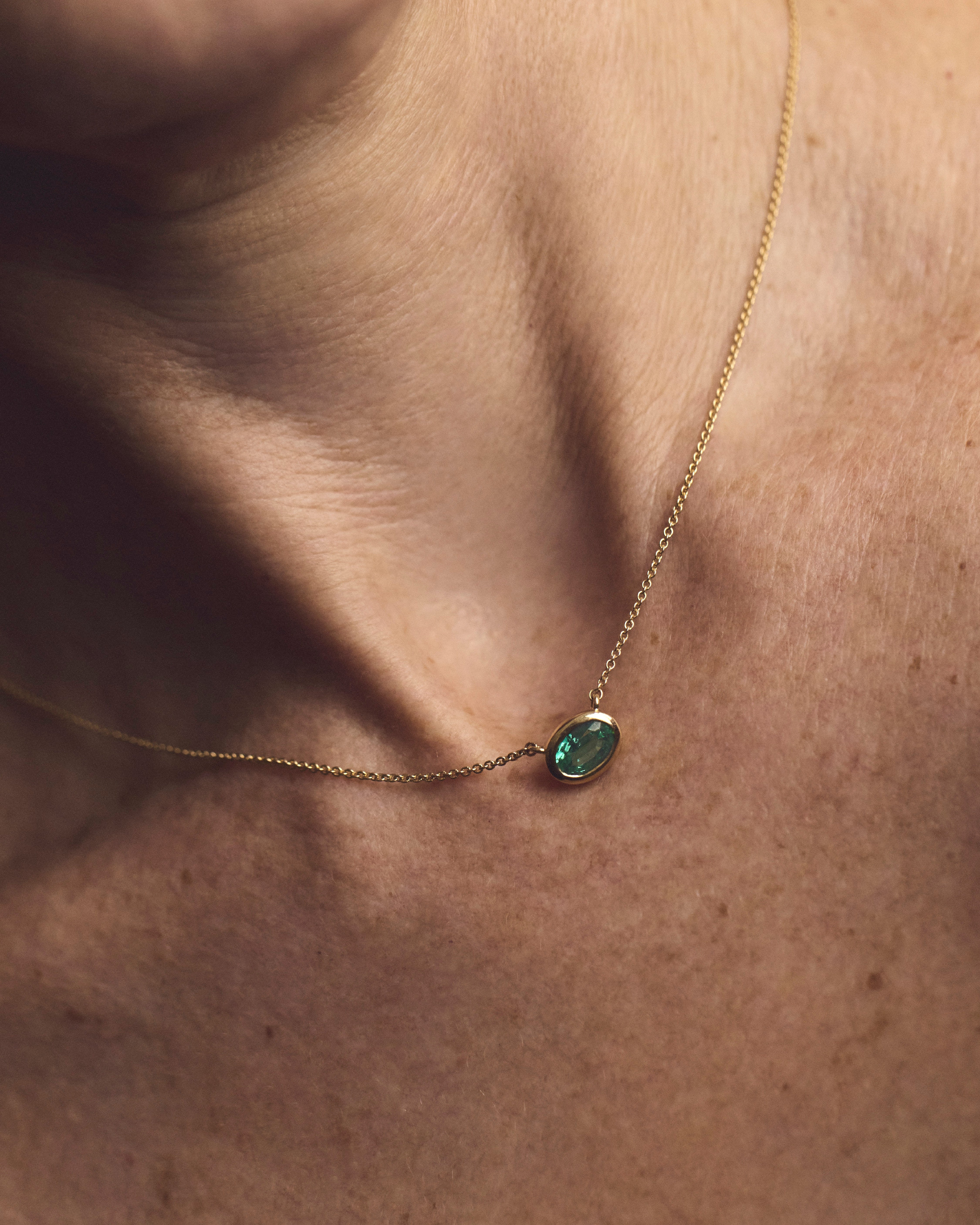 Emerald Bezel Pendant Necklace in 18ct Yellow Gold