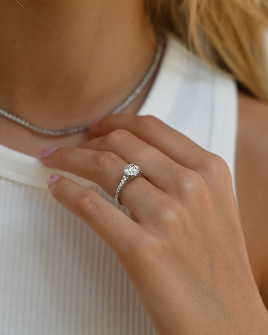 AG.01 | Round Brilliant Cut Diamond Engagement Ring