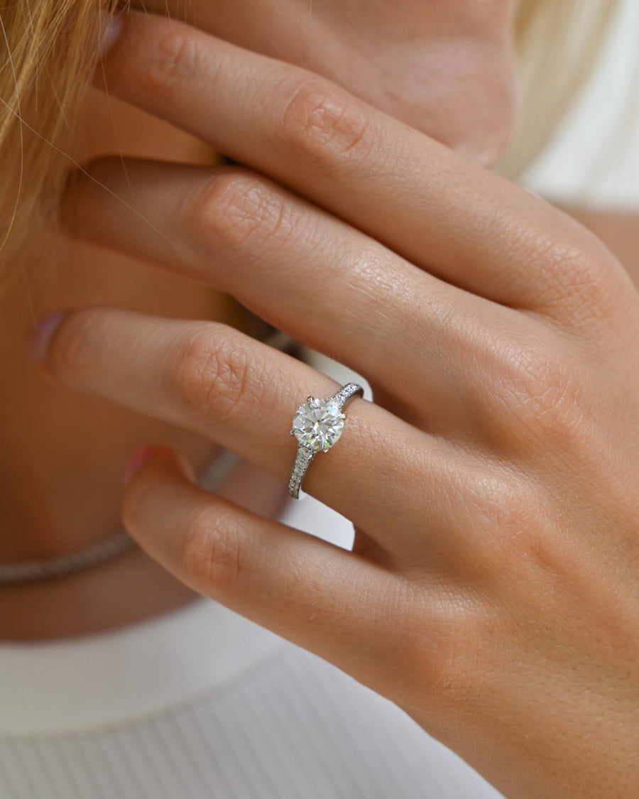 AG.01 | Round Brilliant Cut Diamond Engagement Ring
