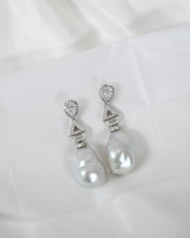Showpiece Keshi Pearl Earrings